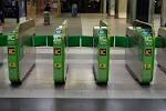 Automatic_ticket_gate_20151030-1