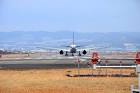 Itami-airport_senrigawa-river_Airplane_12b