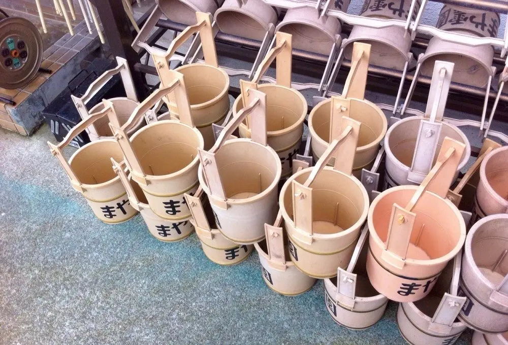 How to Visit a Grave Using Good Manners