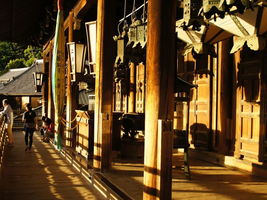 前往东大寺二月堂，独占奈良绝景！