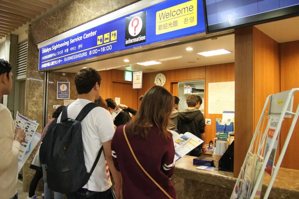 odakyu sightseeing_service_center_shinjuku_20151015