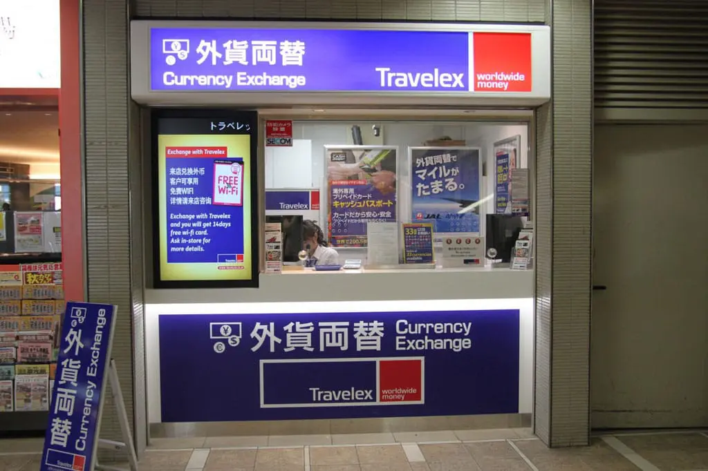 shinjuku_Money_exchange_counter_20151015