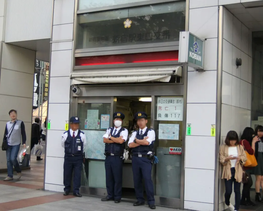 shinjuku_east_policebox_20151015