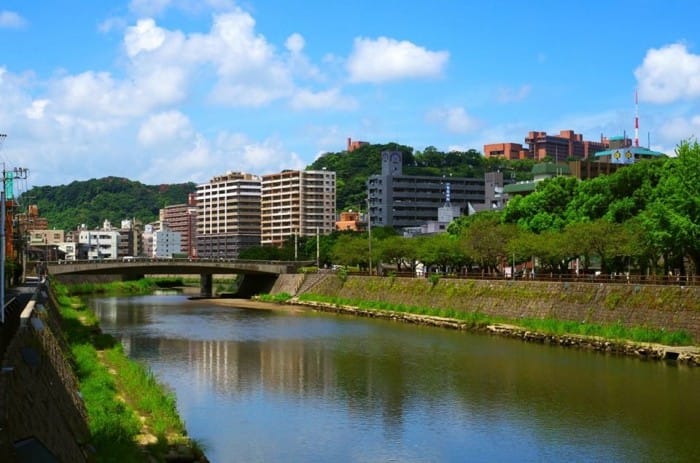 甲突川を臨む