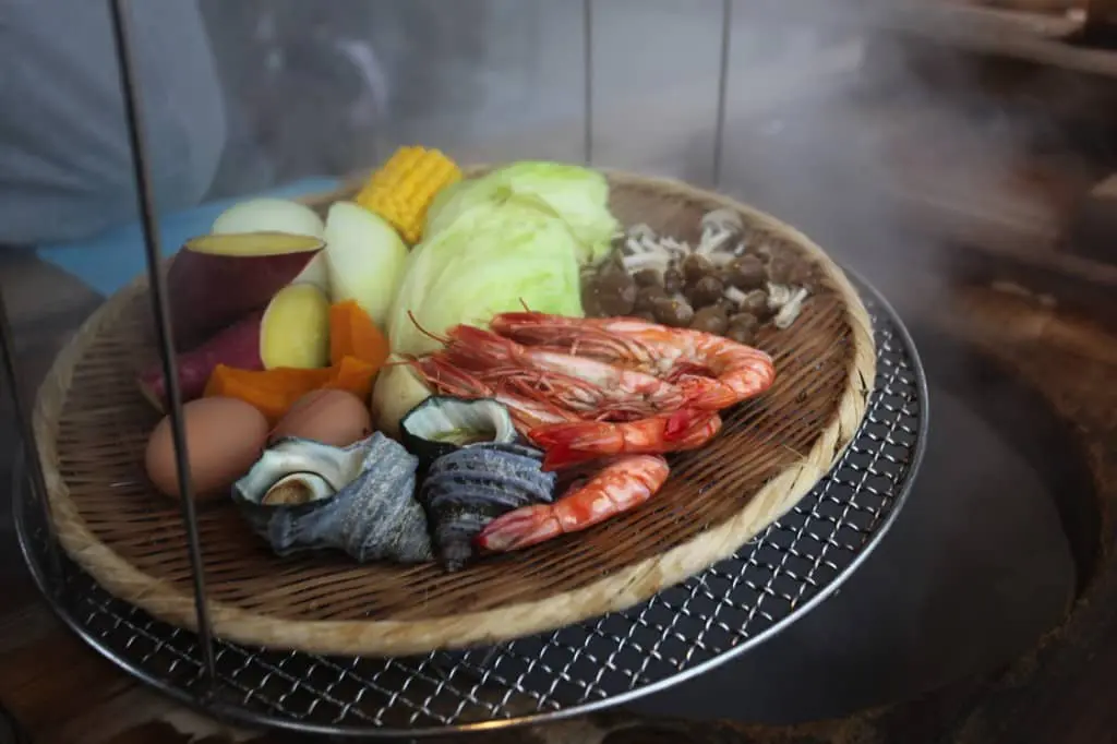 【大分】地元食材を温泉の湯気で蒸し上げる「地獄蒸し工房 鉄輪」