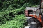 黒部峡谷トロッコ電車に乗って、富山県の雄大な自然を堪能!