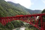 黒部峡谷トロッコ電車に乗って、富山県の雄大な自然を堪能!
