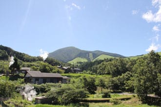 地面から湯気が上がってる! 熊本県小国町「わいた温泉郷」が楽しい