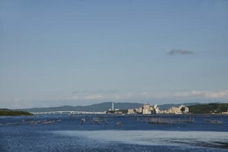 「和倉温泉(わくらおんせん)」は 親切(しんせつ)で、温(あたた)かくて、おいしい 温泉(おんせん)です