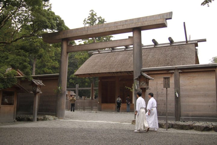 Five Famous Shrines That You Should Visit In Japan
