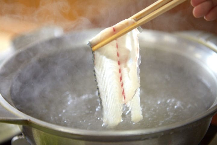 日本で唯一!? 生きた鯖しゃぶしゃぶを食せる「坊勢島 乱菊すし」