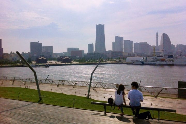 เดินเล่นกินลมชมวิวบนท่าเรือโอซันบาชิ โยโกฮาม่า (Osanbashi Yokohama)