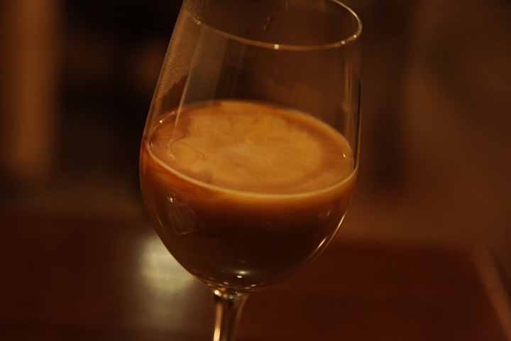 กาแฟแก้วไวน์งั้นหรอ? อยากจะแวะไปบ่อยๆที่ฮิงาชิโคเอ็นจิ ร้าน KISSA SEIKATSU