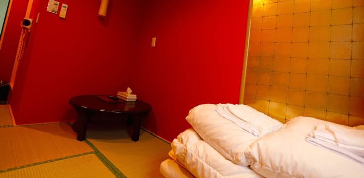 Nằm ở vị trí nổi bật, tiện lợi cho việc đi dạo ở khu phố cổ: