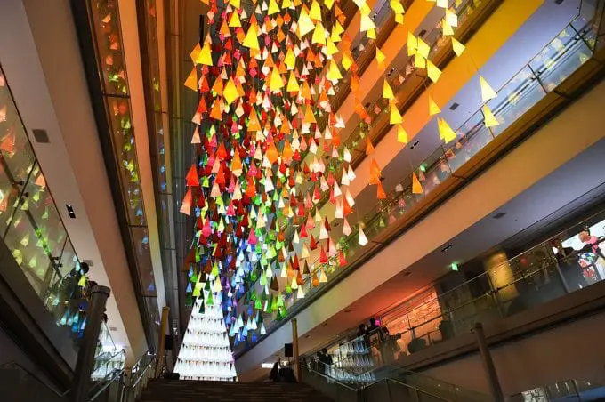 缤纷圣诞树之舞，表参道Hills“OMOTESANDO HILLS CHRISTMAS 2017 with Panasonic Beauty”