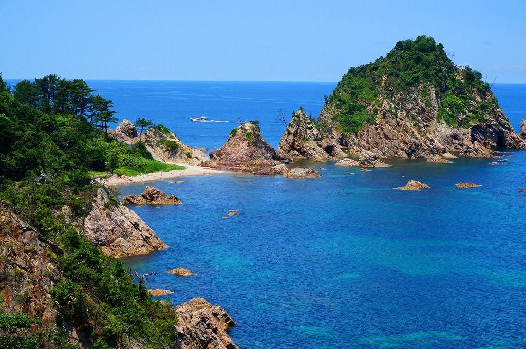 透明度25公尺 在鳥取 浦富海岸享受美景和水上活動吧 欣傳媒