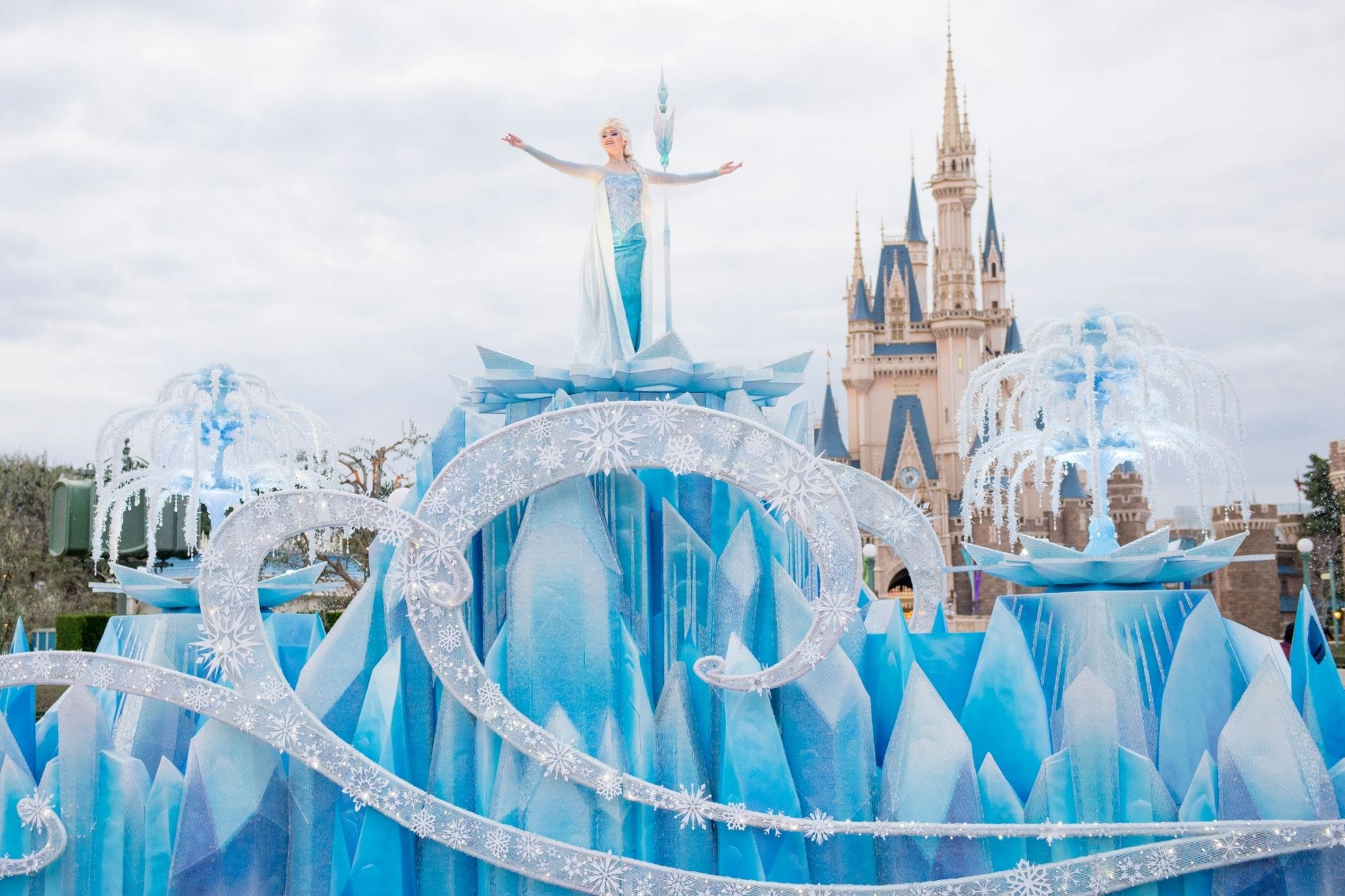 Anna And Elsa's Frozen Fantasy At Tokyo Disneyland Until March 2018