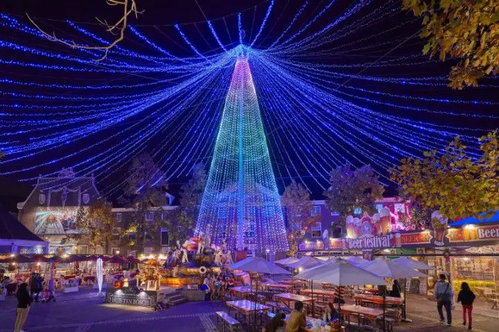 最佳夜晚景点！豪斯登堡“光之王国”冬季灯饰喷水秀