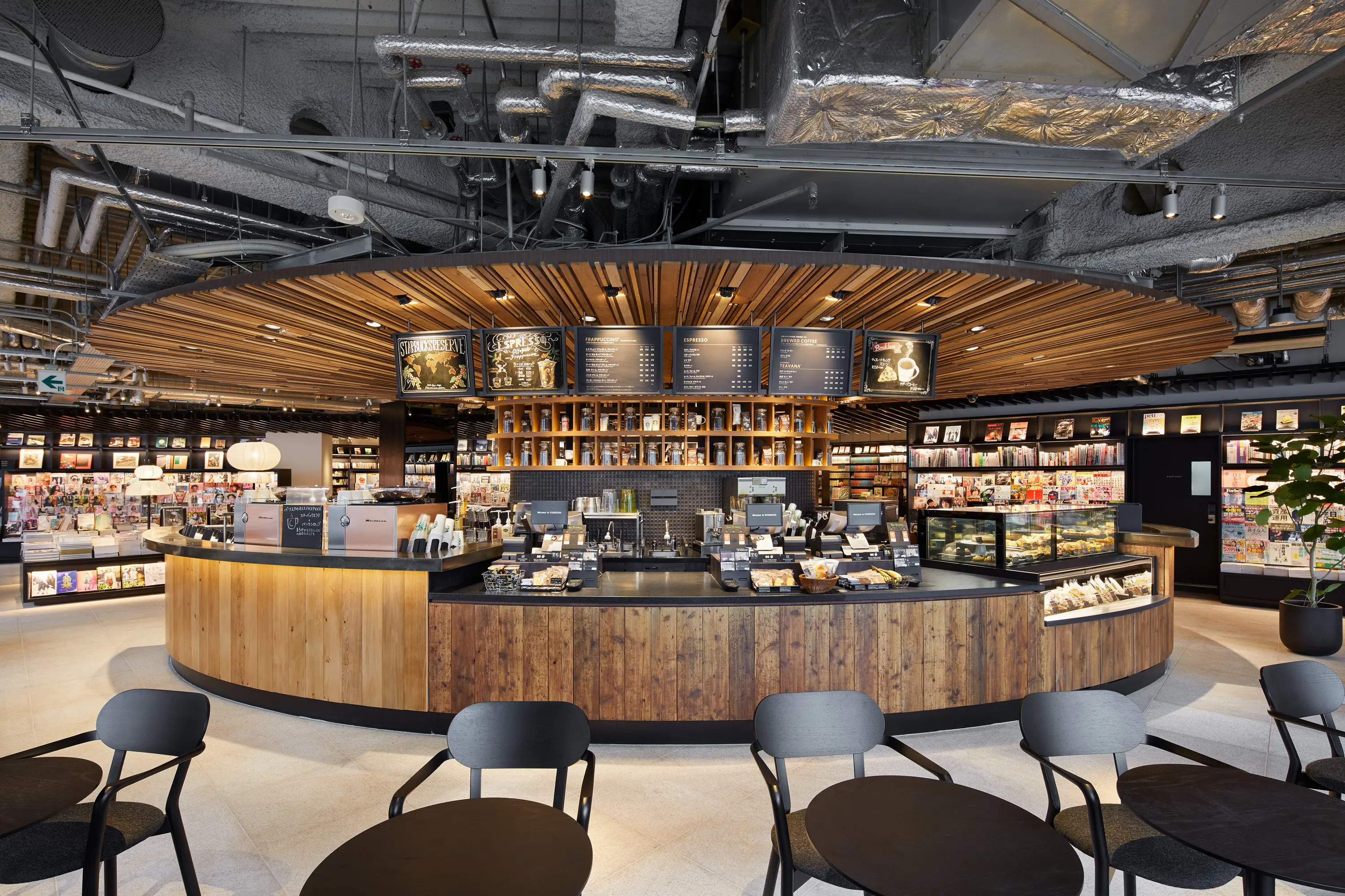 文青新去處！東京「六本木蔦屋書店」有書、有酒、有文具！