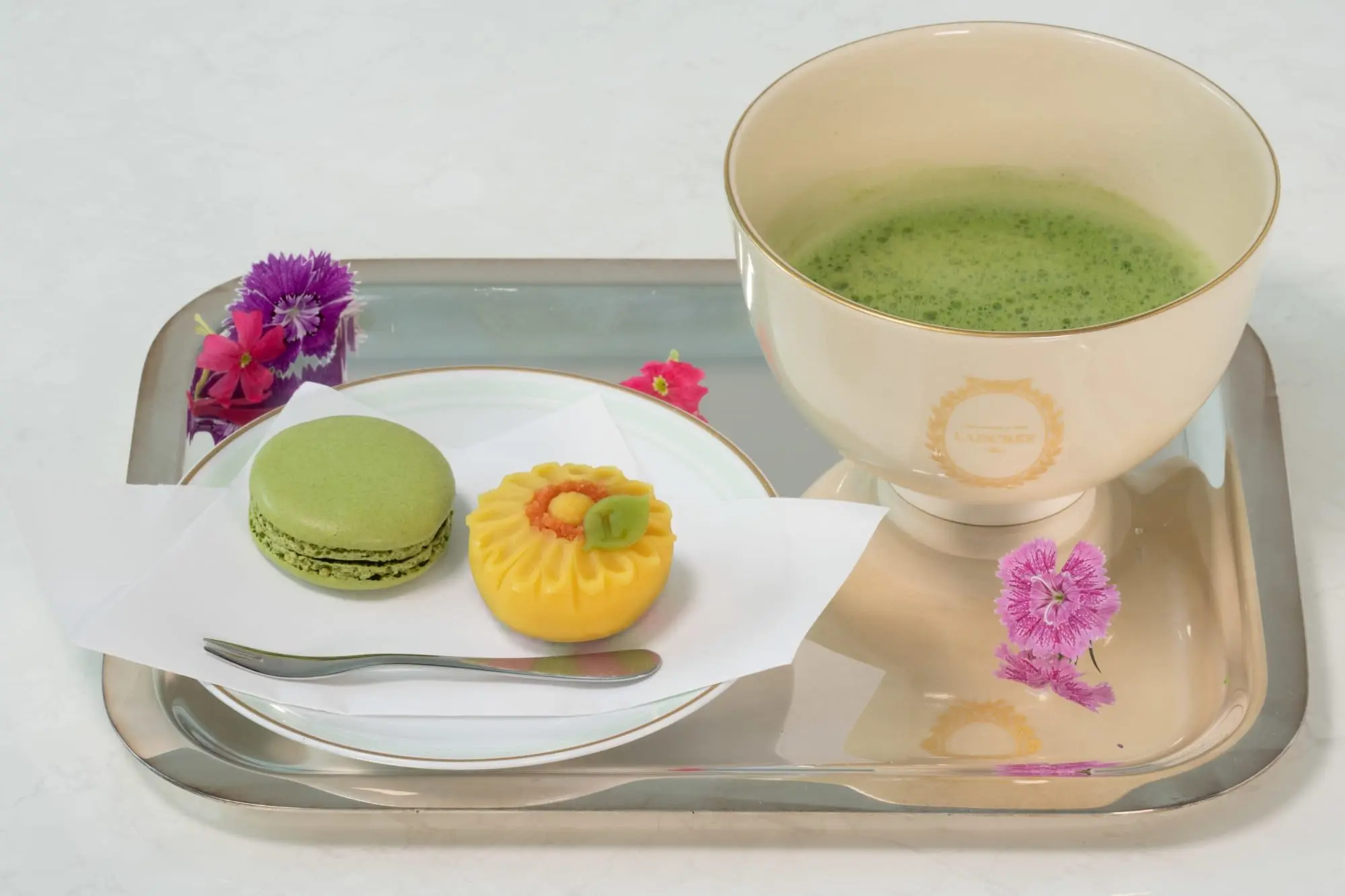甜點迷的京都景點又加一！馬卡龍代表「LADUREE」伴手禮店、咖啡廳新開幕！