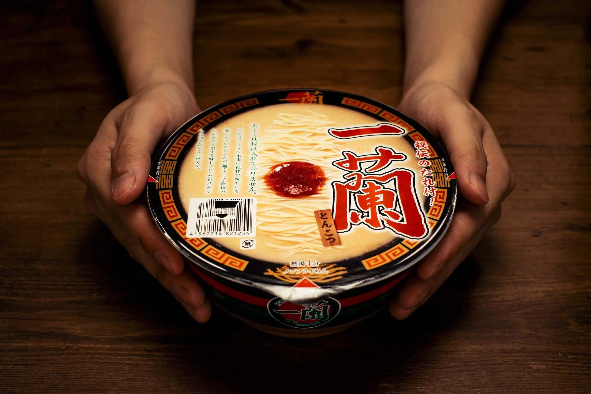 一蘭拉麵泡麵終於問世，熱水就能重現豚骨湯頭美味！