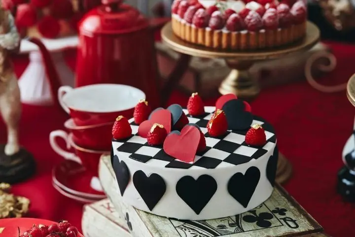 Join Alice’s Black and Red Tea Party! This Fall at Hilton Hiroshima