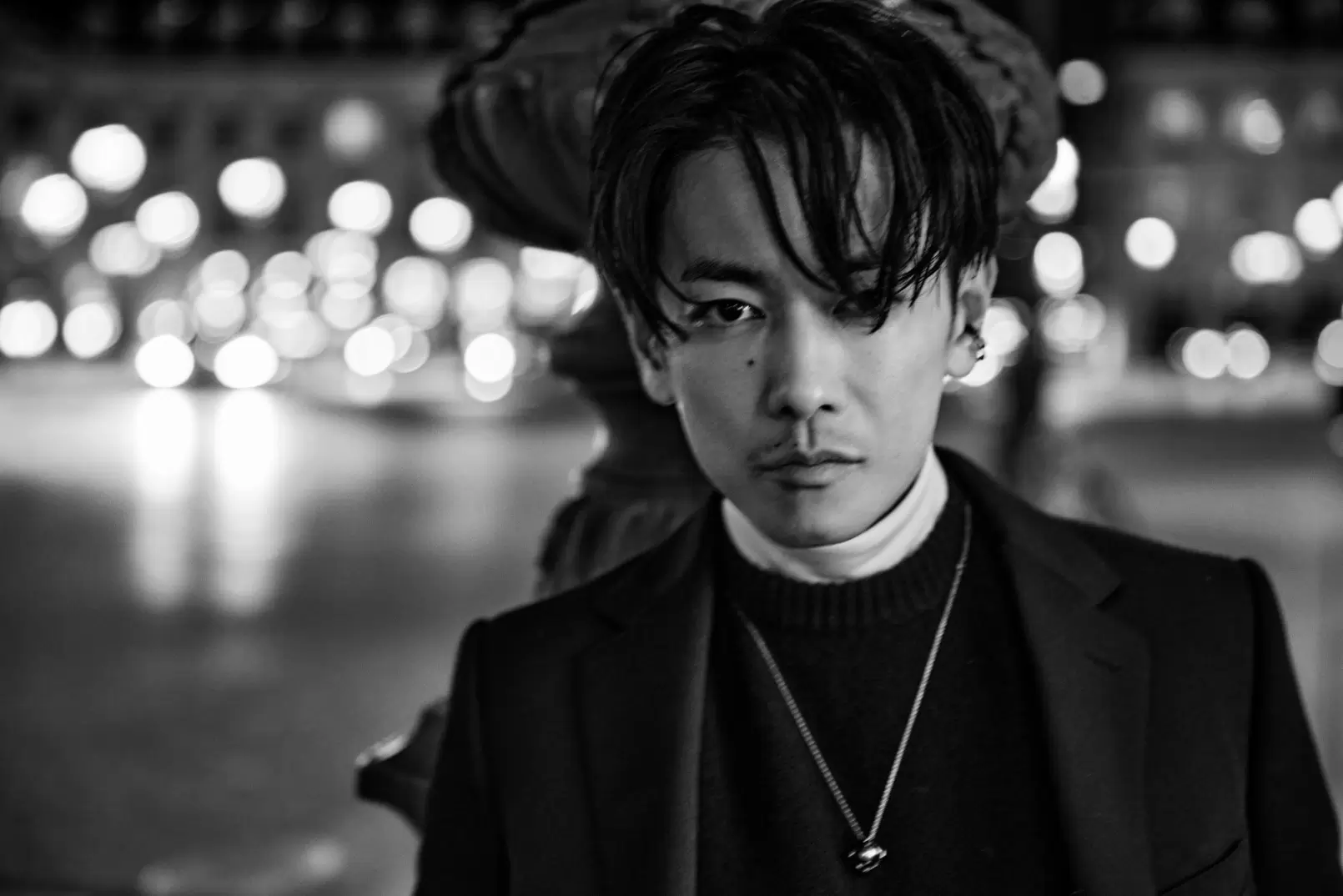 延續初戀般的心跳！佐藤健藝術寫真書《Beyond》部分帥照、影像搶先曝光