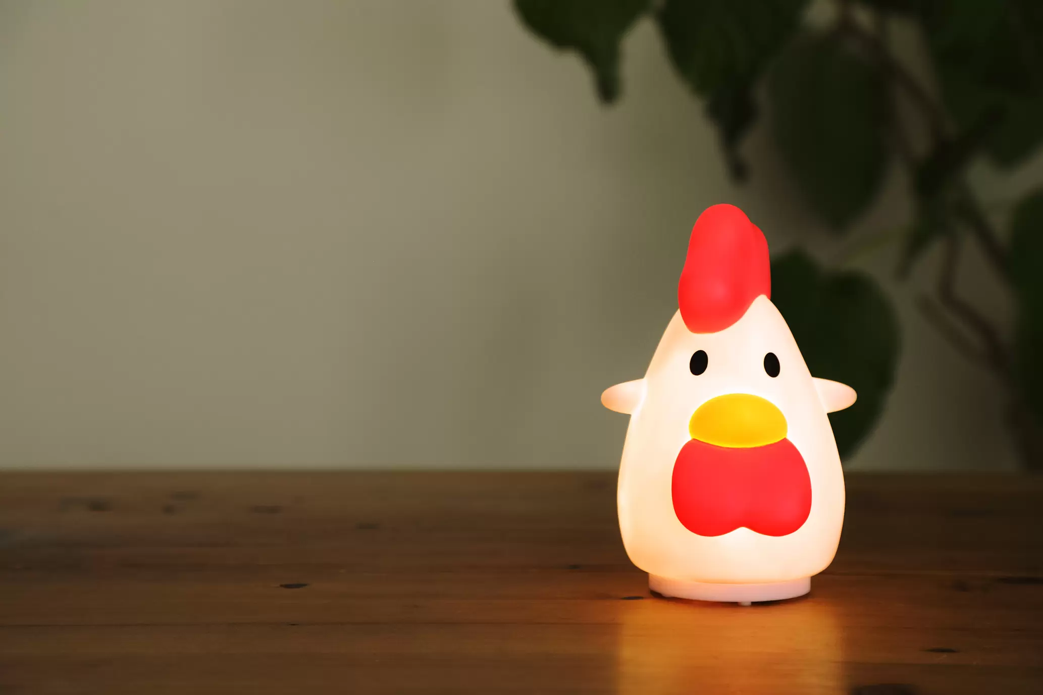 把LAWSON炸雞君捧在掌心！小夜燈、聯名隨身包8月預計開賣！