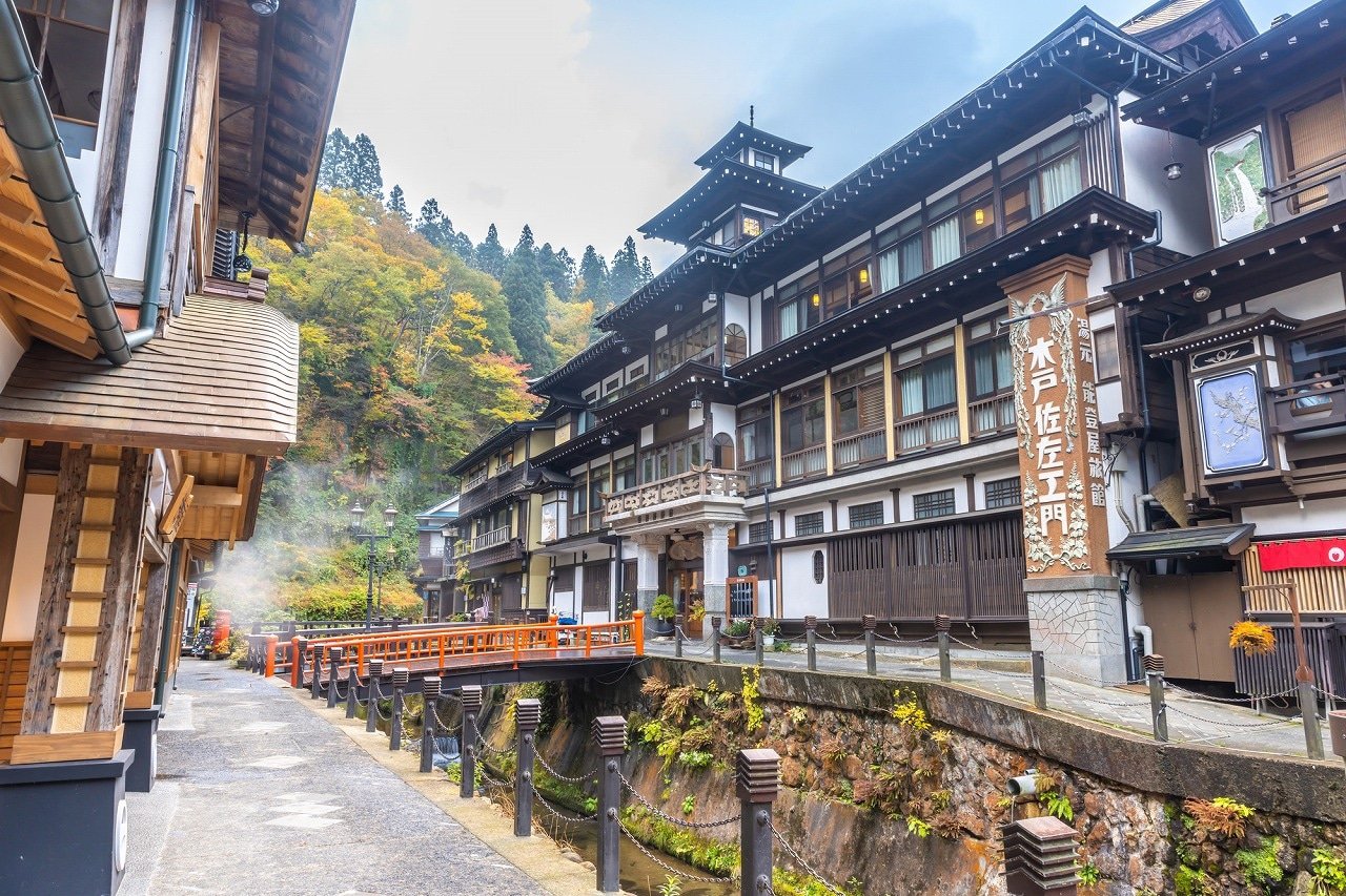 8 Amazing Autumn Tours to Take and See the Foliage