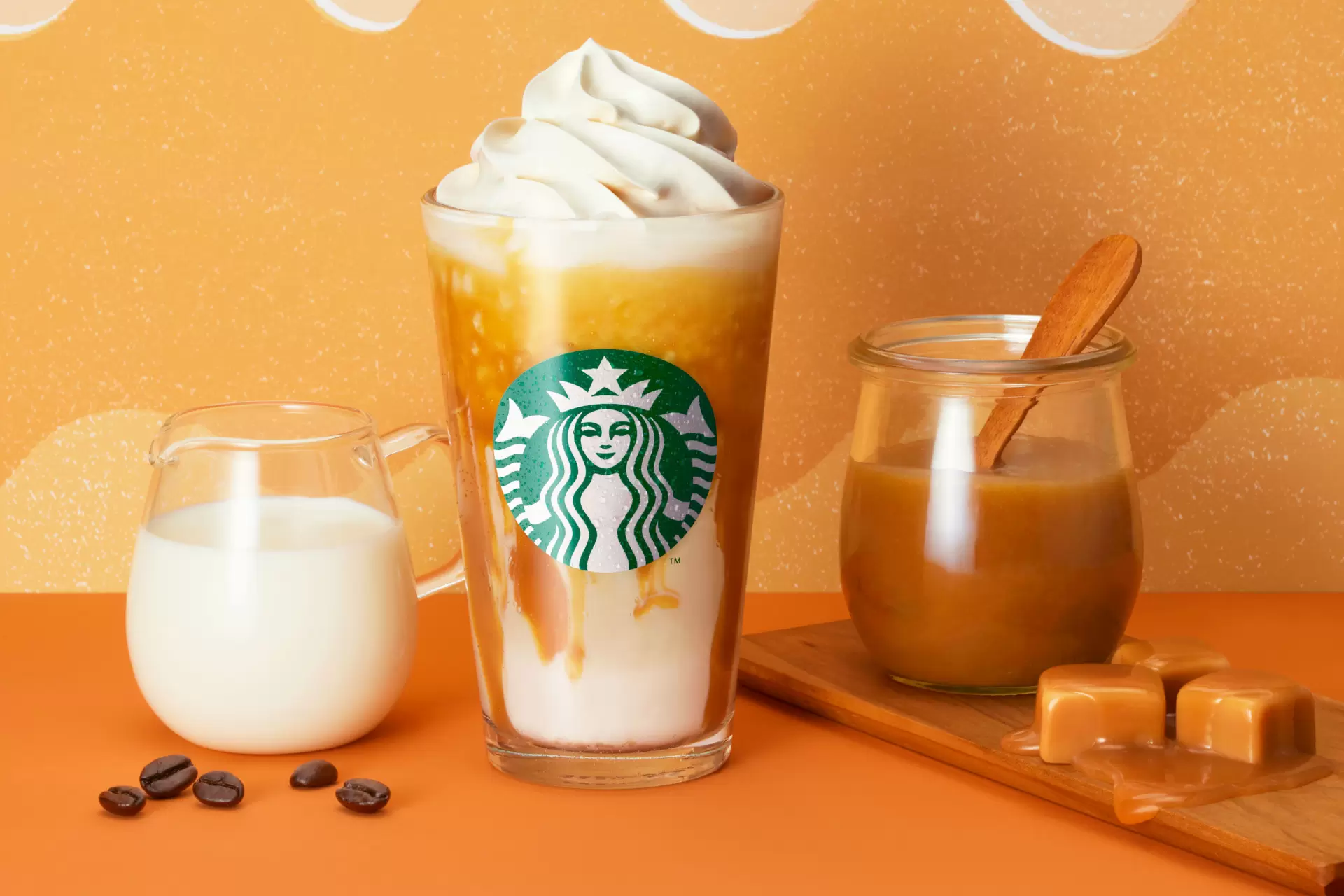 星巴克3月新飲料「焦糖牛奶咖啡星冰樂」、「粉紅水果元氣飲」登場！