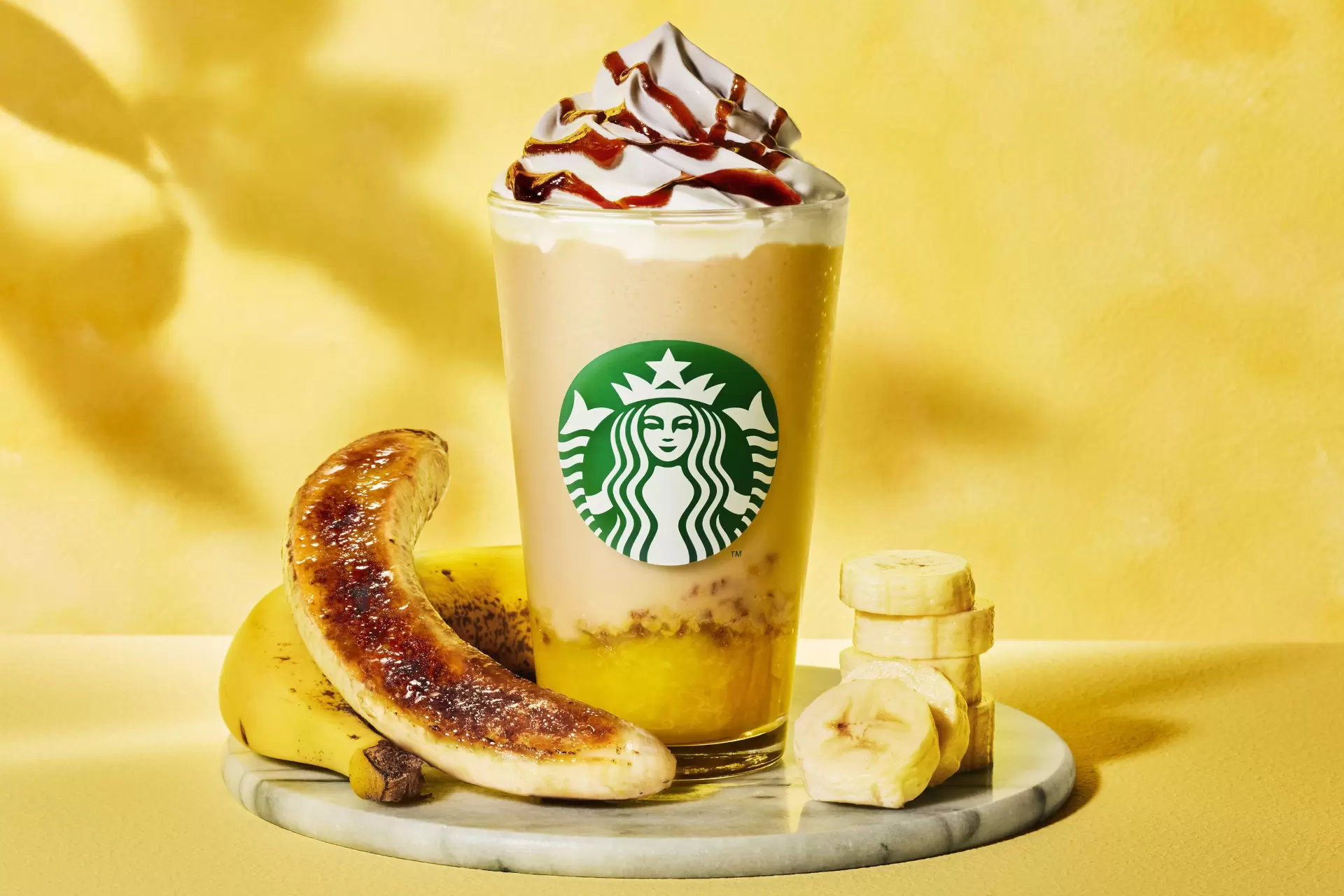 星巴克初夏新品「香蕉布蕾星冰樂」與香蕉甜點，濃郁美味無法擋！