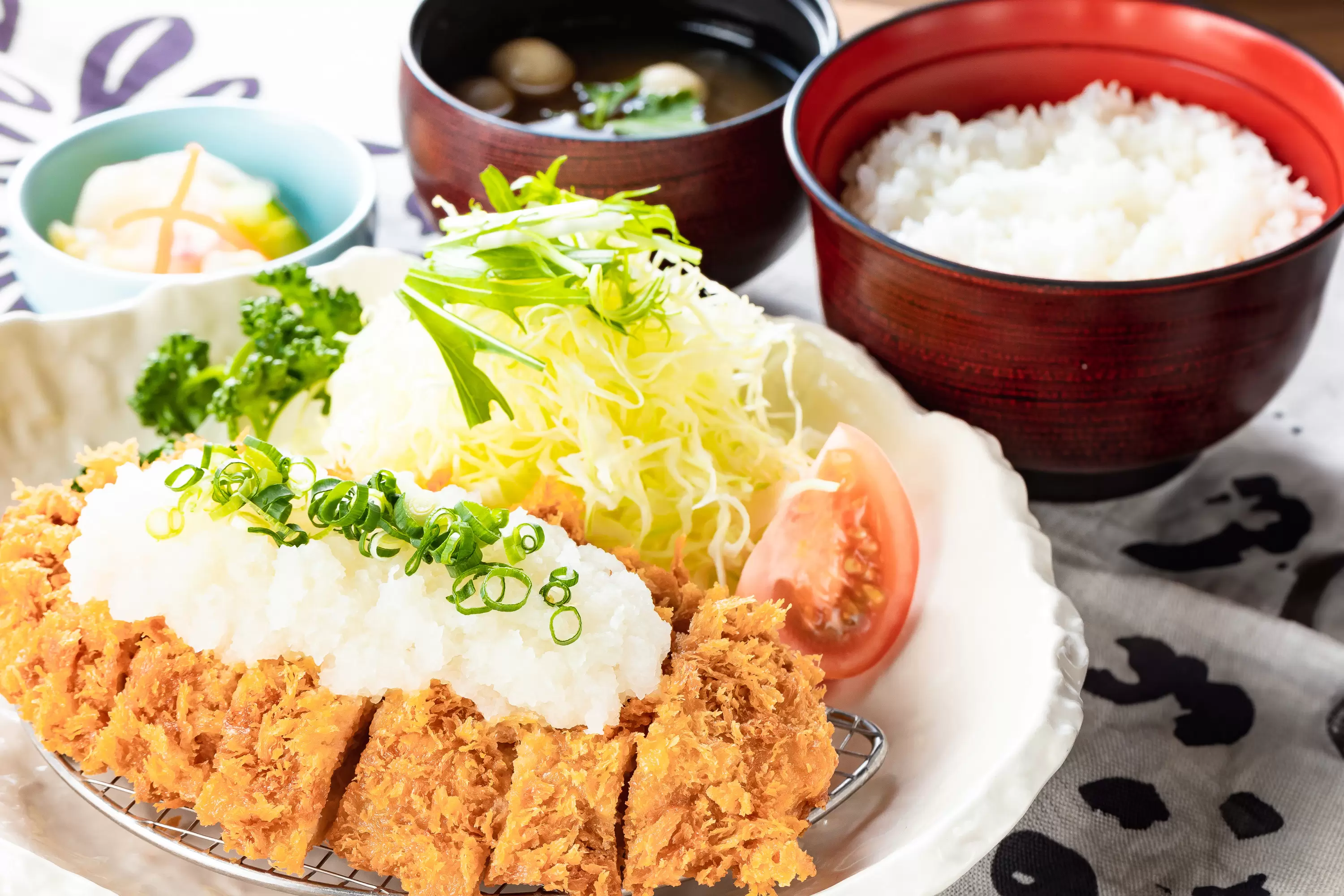 The recommended dish is the "Fuji Pork Tonkatsu Set Meal" (1,680 yen)<br /> 