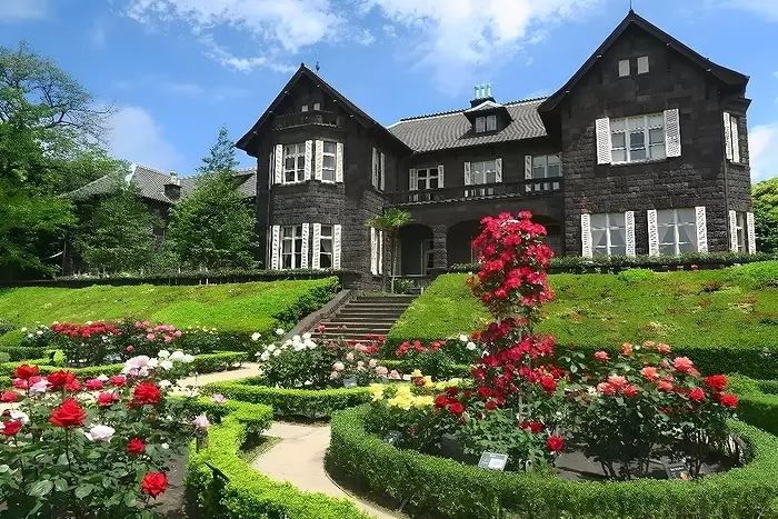 「東京玫瑰節2025」舊古河庭園賞春花、體驗現場演奏