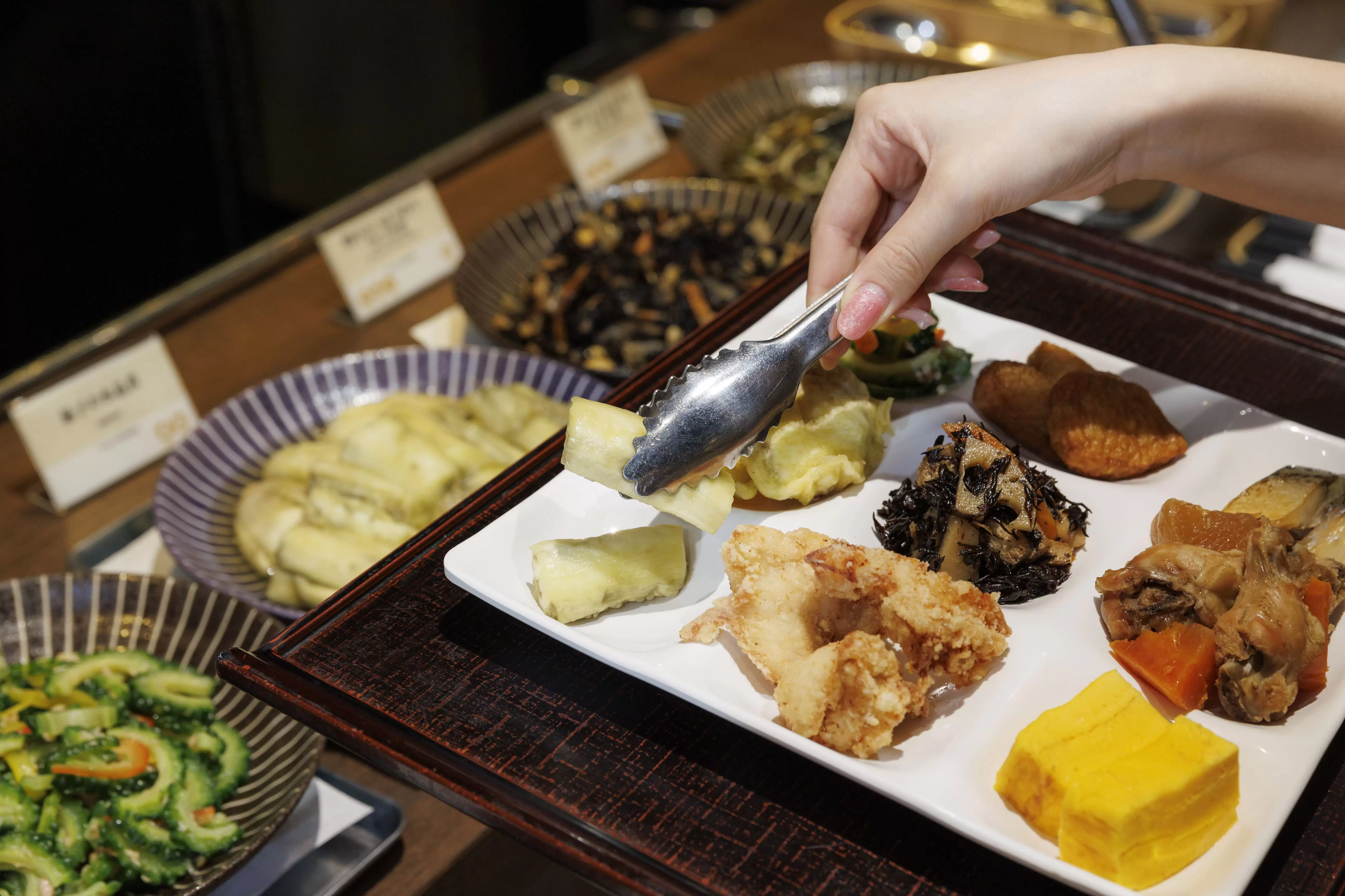 เพลิดเพลินกับอาหารเช้าที่ คาโกชิม่า ที่ "Ekitei ซัตสึมะ "<br /> 