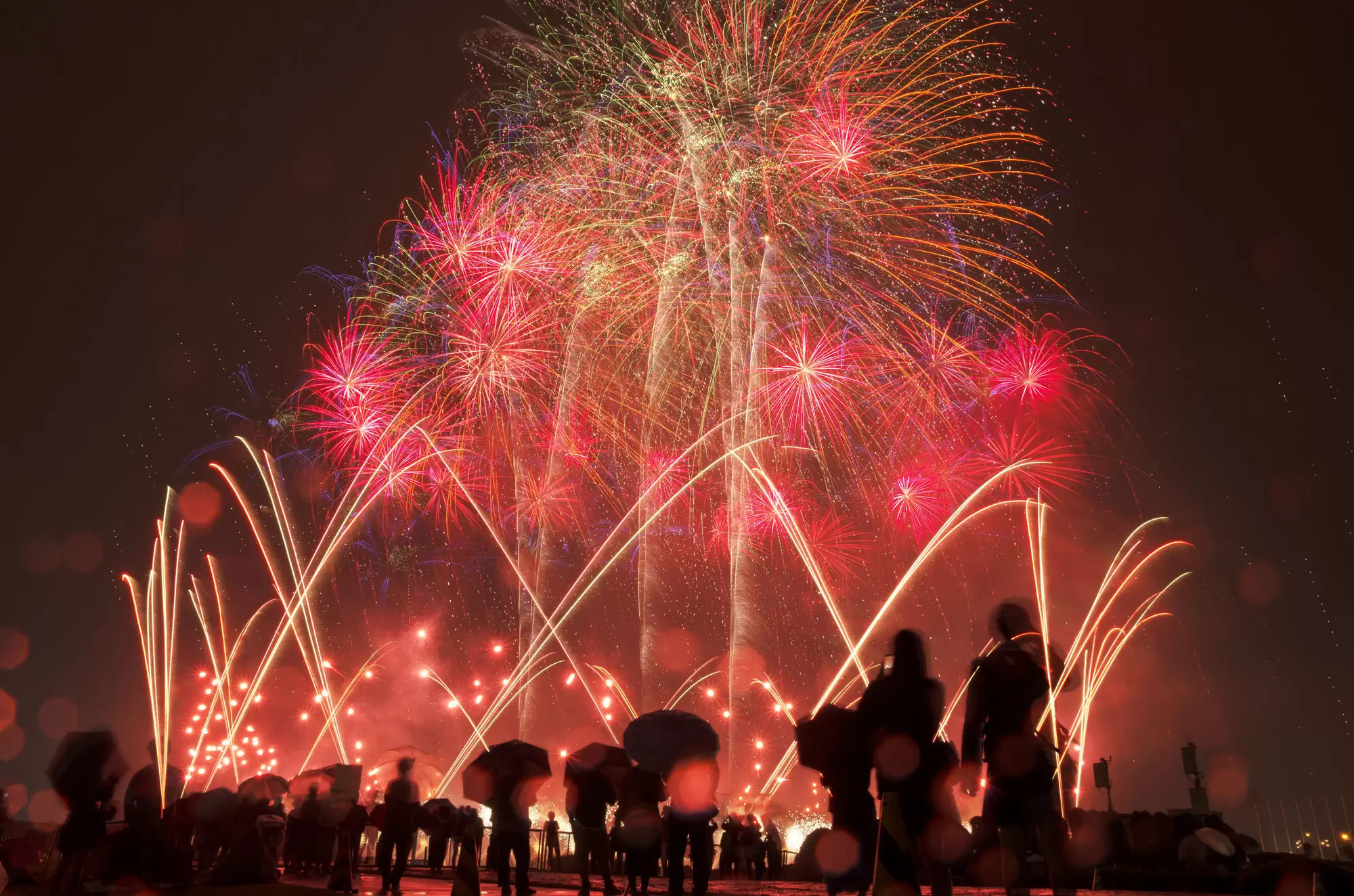 【2025開催】調布花火大会が見える場所は？穴場・有料席＆値段も紹介