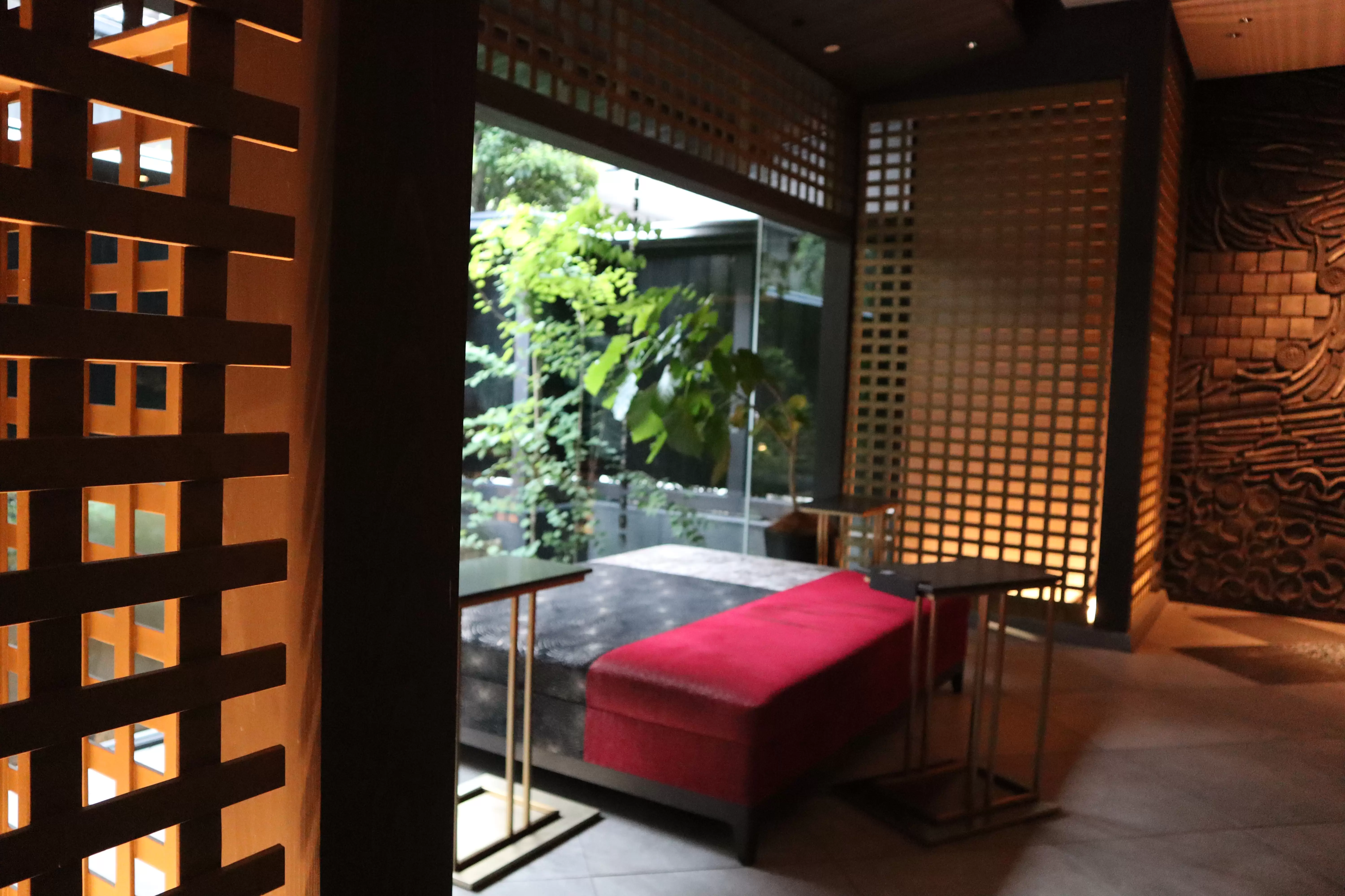 A quiet lobby where you can enjoy the tranquility of travel<br />