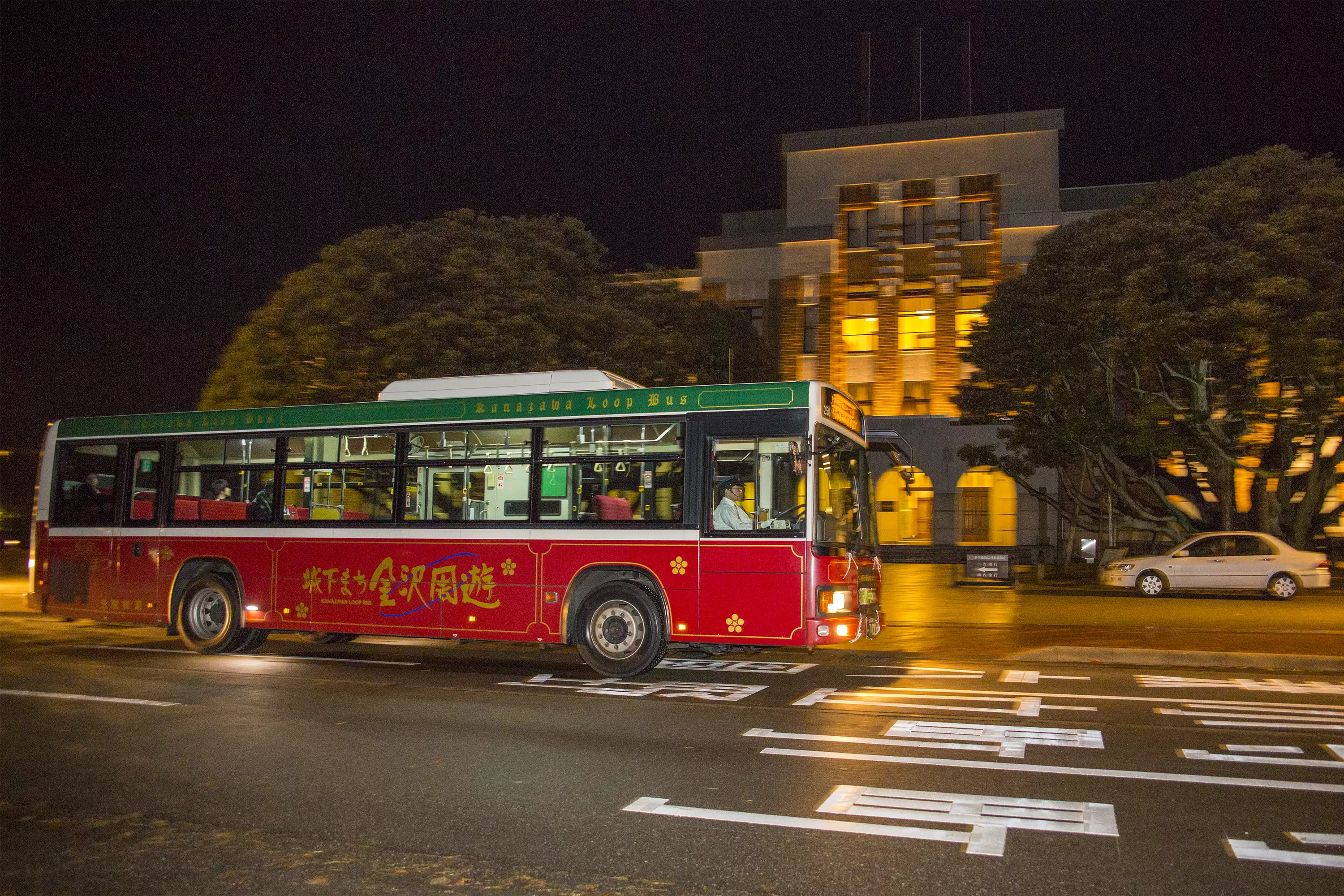 Kanazawa Light-up Bus<br /> 