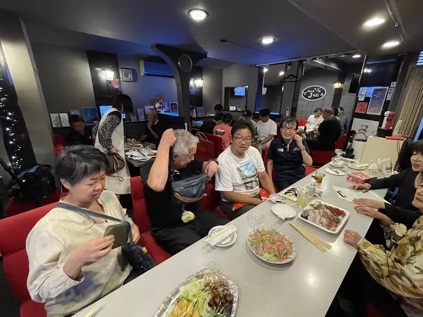 An event at a snack bar. It was packed with customers.<br /> 