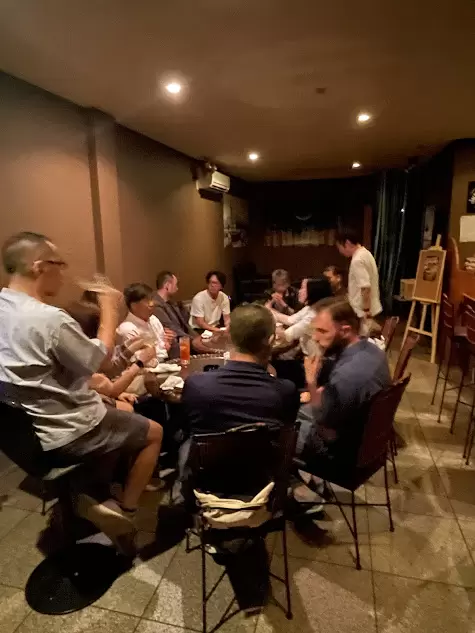 Since support is available in English, ALT teachers who teach English to children in the town also gather here.<br /> 