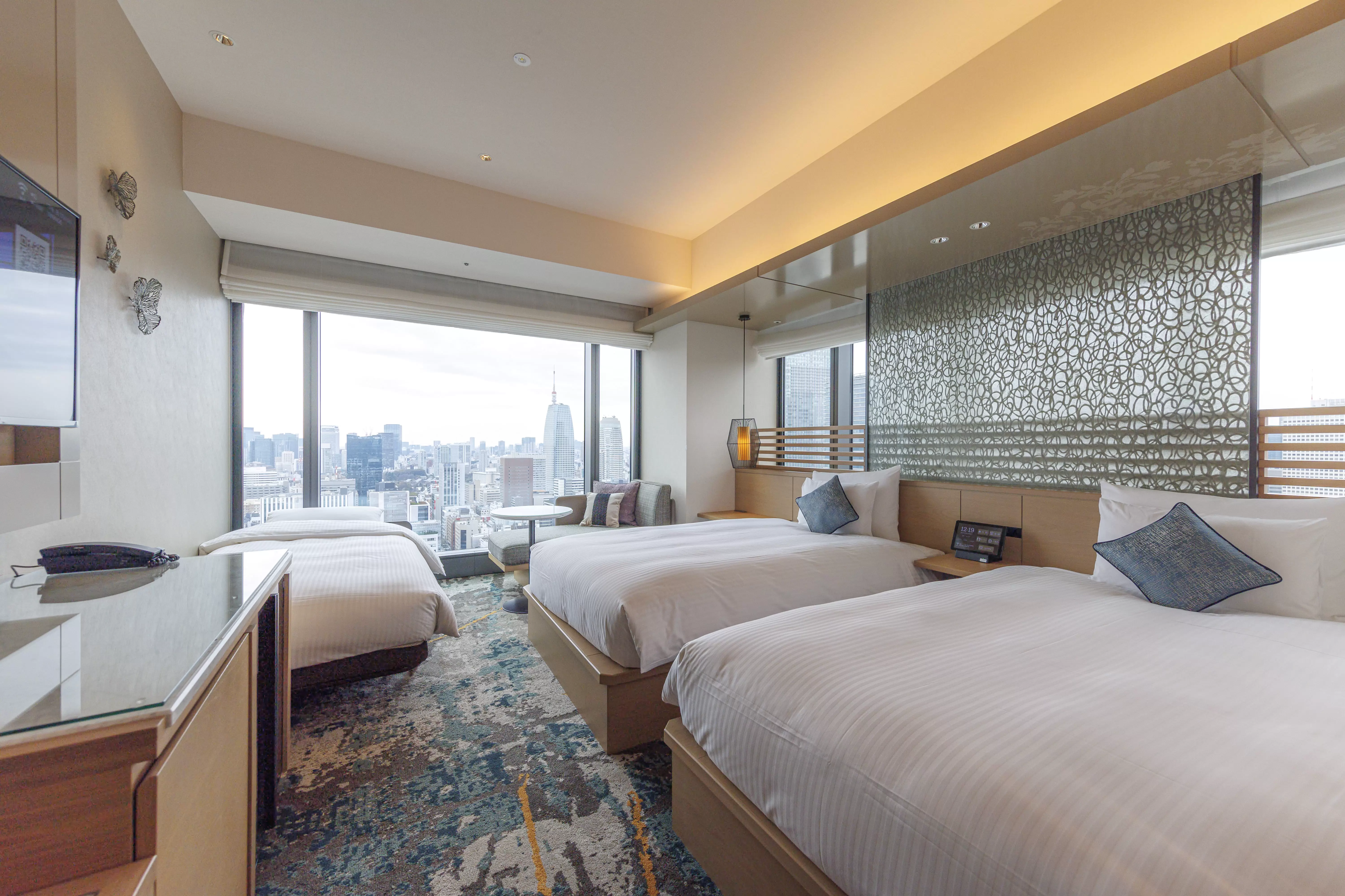 Deluxe Corner Twin Room: Ideal for groups or families. An extra bed can be added to accommodate up to three people.<br />