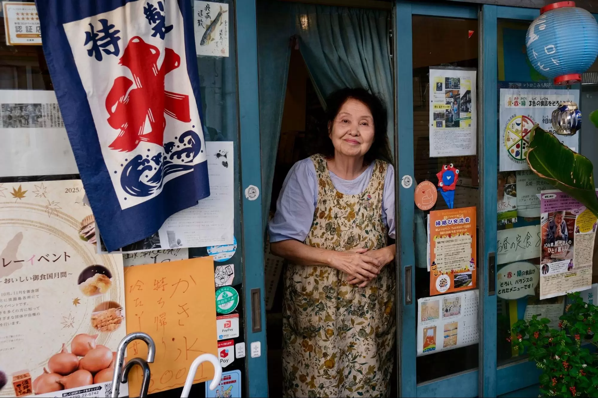 ชาวท้องถิ่นที่ Retro Komichi ยินดีต้อนรับคุณด้วยรอยยิ้ม – คุณจะสัมผัสได้ถึงความอบอุ่นของการต้อนรับบนเกาะอาวาจิได้อย่างแท้จริง<br /> 