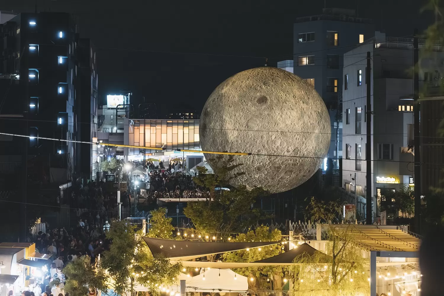 ムーンアートナイト下北沢2026！巨大な月と街を巡るアート体験