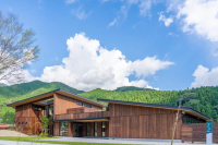 오카야마현 니시아와쿠라 마을 에 위치한 " 100년의 숲 호텔 Shiori "에서 자연에 둘러싸인 편안한 휴식 경험