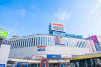 신주쿠역 서쪽 출구 직결! BIC CAMERA 최신 가전 & 오다큐 백화점 화장품·미식 가이드