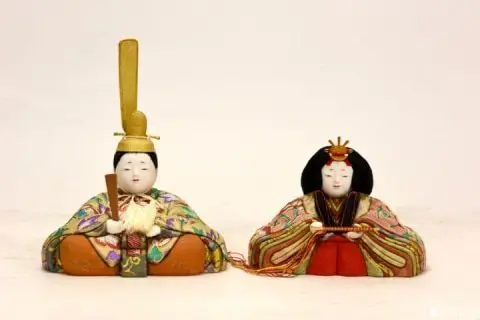 和紙(わし) 、藍染(あいぞ) め、日本人形(にほんにんぎょう) など