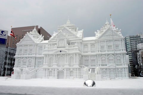 雪遊びも体験できる!雪と氷の祭典「さっぽろ雪まつり」