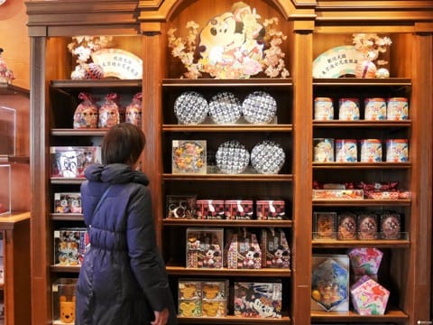 來夢想王國過新年吧!東京迪士尼樂園限定春節伴手禮特輯