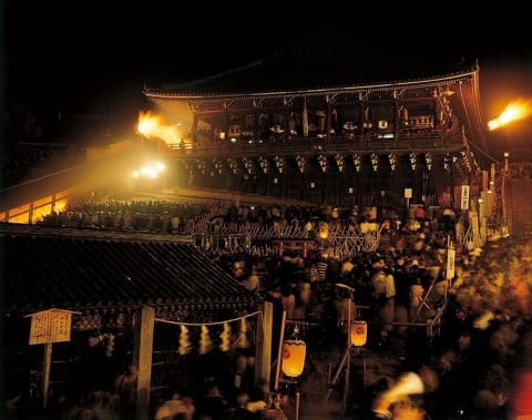 被松明火焰包圍的奈良東大寺!宣告春天來臨的儀式「修二會(取水、御松明)」