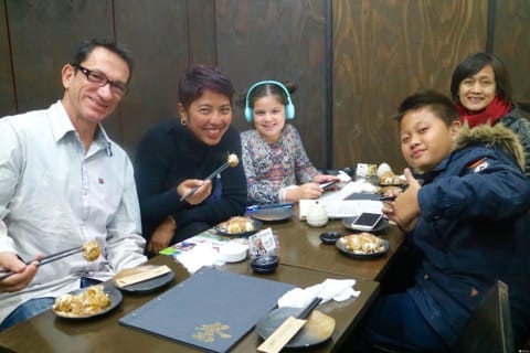 本場大阪でたこ焼き作りに挑戦!ムスリムのお客様にも大人気の和食レストラン「祭」