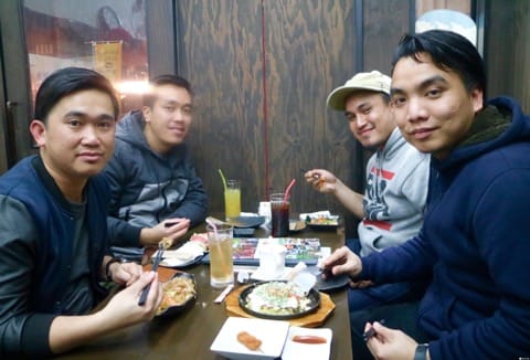 本場大阪でたこ焼き作りに挑戦!ムスリムのお客様にも大人気の和食レストラン「祭」